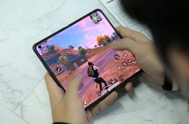 和平精英辅助【魔方直装V5】预判梓喵 子弹追踪 人物美化 全图透视 开火自瞄 物资显示